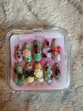 3D Ladybug Floral Press-On Nails - Green & Pink Set